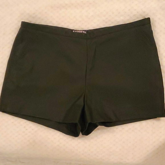 Shorts - Picture 1 of 3